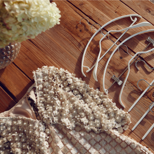 Naisten vaateripustimet